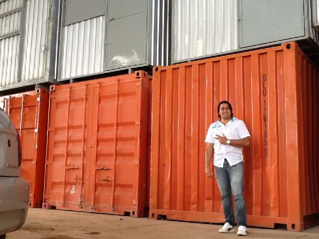 Foto 1 - Caminho munck e containers